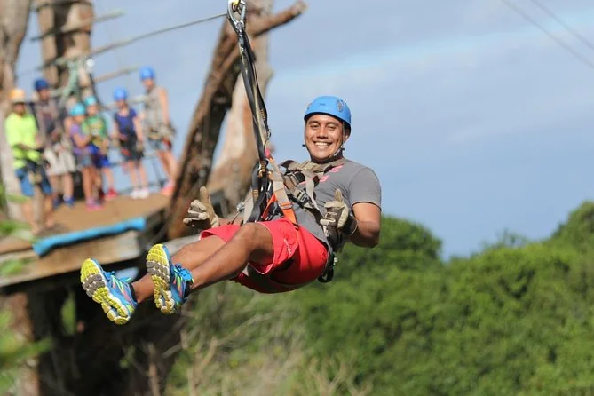 NorthShore Zipline: Tour mit 7 Bahnen im Camp Maui
